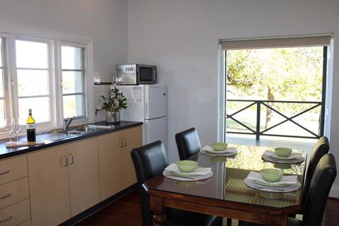 Upper Reach Spa Cottage - Foster Accommodation 3