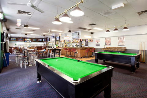 Upper Ross Hotel - Foster Accommodation 3