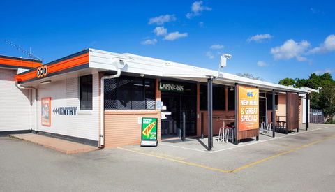 Upper Ross Hotel - Foster Accommodation 0