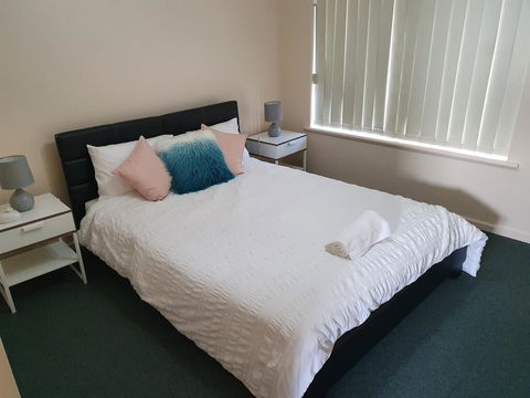 Value 2 Bed Villa Close To QEH + Airport + City + Beach - Foster Accommodation 0