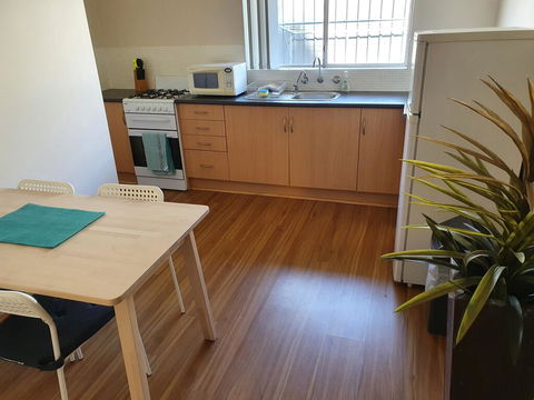 Value 2 Bed Villa Close To QEH + Airport + City + Beach - Foster Accommodation 3