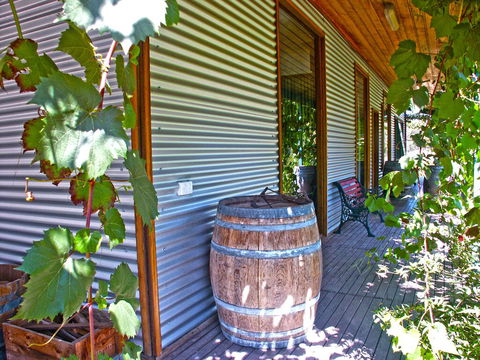 Valley Farm Vineyard Villas - Foster Accommodation 0