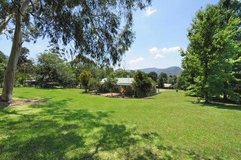 Valley Haven - 3 Bedrooms Close To The Village! - Foster Accommodation 0
