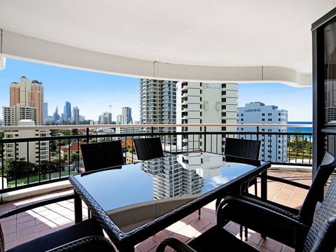 Victoria Square 2 Bed Ocean View Broadbeach - Foster Accommodation 1