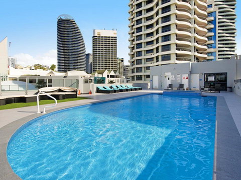 Victoria Square 2 Bed Ocean View Broadbeach - Foster Accommodation 3