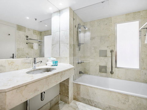 View - In Heart Of Surfers Paradise - Foster Accommodation 2