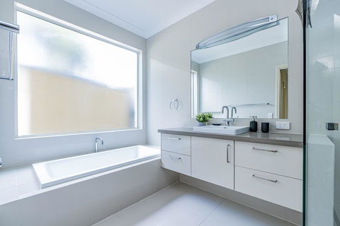 VIEWS FOREVER - INVERLOCH - Foster Accommodation 3