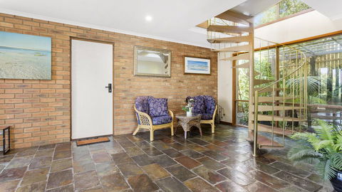 VIEWS AT MCCRAE..... - Foster Accommodation 1