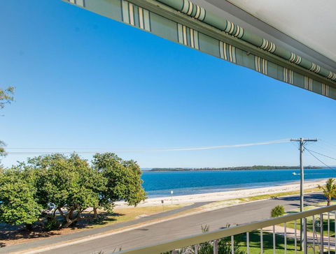 VIEWS VIEWS VIEWS! Front Top Floor Waterfront Unit - Chnook Apartments South Esp, Bongaree - Foster Accommodation 0