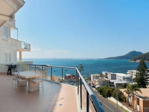 Views, Views & More Views, Sub-Penthouse In Shoal Bay - Foster Accommodation 2