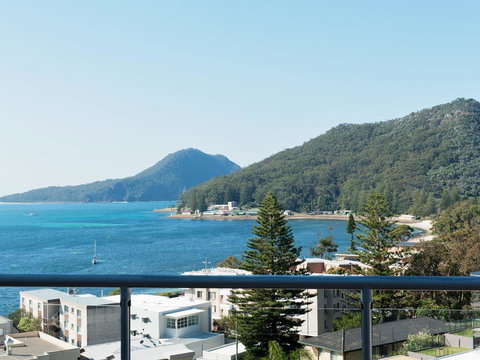 Views, Views & More Views, Sub-Penthouse In Shoal Bay - Foster Accommodation 0