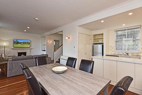 Villa 2br Grange Resort Condo Located Within Cypress Lakes Resort (nothing Is More Central) - Foster Accommodation 1