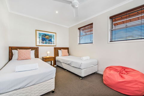 Villa Aqua - Foster Accommodation 2