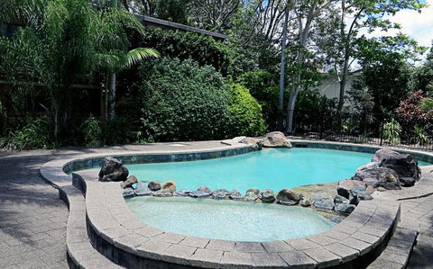 Villa Noosa Hotel - Foster Accommodation 2