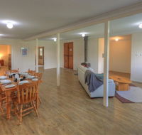 Village Stays Coldstream Gallery Bungalow - Foster Accommodation