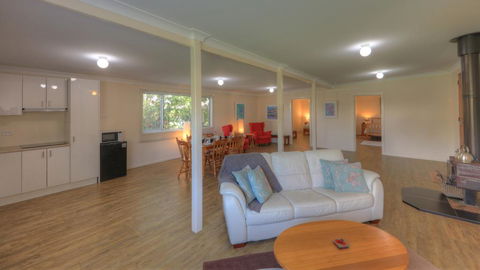 Village Stays Coldstream Gallery Bungalow - Foster Accommodation 3