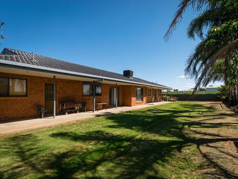 Vineyard Retreat Mildura - Foster Accommodation 2