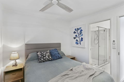 Walking On Sunshine - Foster Accommodation 2
