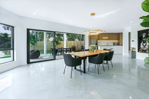 Waterfront Wonder, Noosa Waters - Foster Accommodation 2