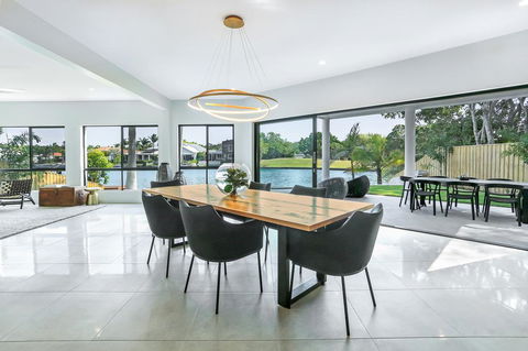 Waterfront Wonder, Noosa Waters - Foster Accommodation 1