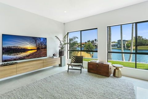 Waterfront Wonder, Noosa Waters - Foster Accommodation 3