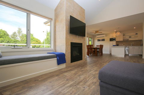Amber Mist Villa Two - Foster Accommodation 14