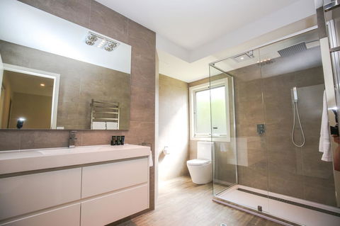 Amber Mist Villa Two - Foster Accommodation 10