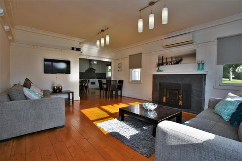 A Stroll Away - Foster Accommodation 0