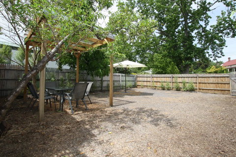 A Stroll Away - Foster Accommodation 11