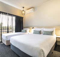 Nightcap at Excelsior Hotel - Foster Accommodation