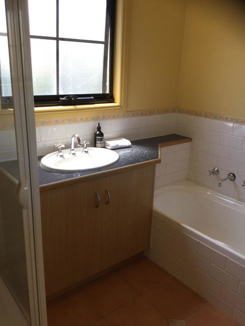At The Beach Apartments - Foster Accommodation 9