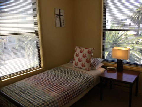 At The Beach Apartments - Foster Accommodation 4