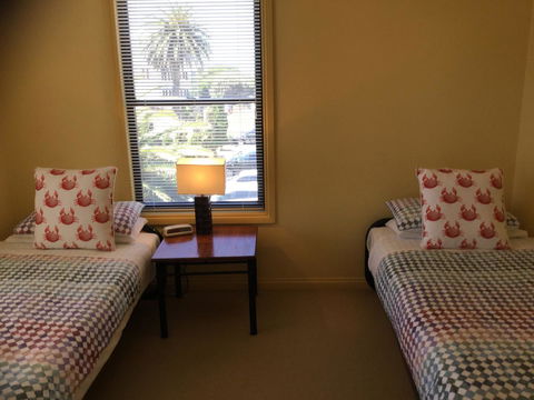 At The Beach Apartments - Foster Accommodation 3