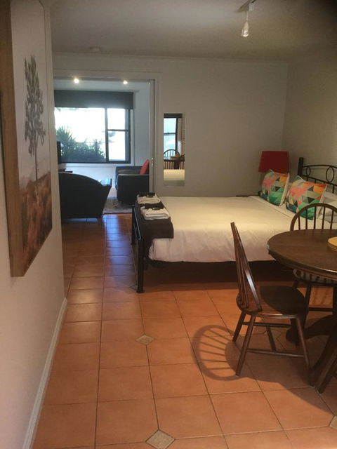 At The Beach Apartments - Foster Accommodation 15