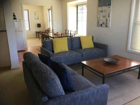 At The Beach Apartments - Foster Accommodation 5
