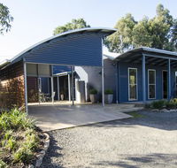 Corrugated Cottage - Foster Accommodation