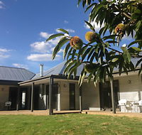 3 Bells Alpine Cottage - Foster Accommodation