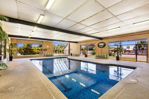 Lakeside Country Club - Foster Accommodation 2