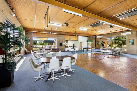 Lakeside Country Club - Foster Accommodation 9