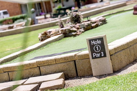Lakeside Country Club - Foster Accommodation 5
