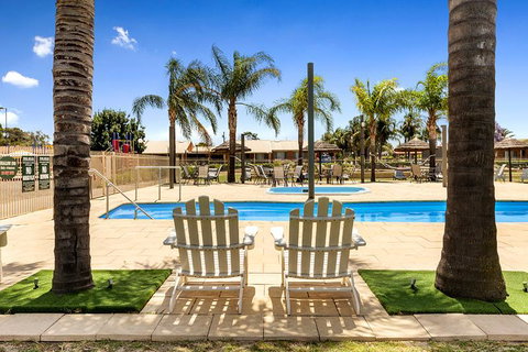 Lakeside Country Club - Foster Accommodation 3