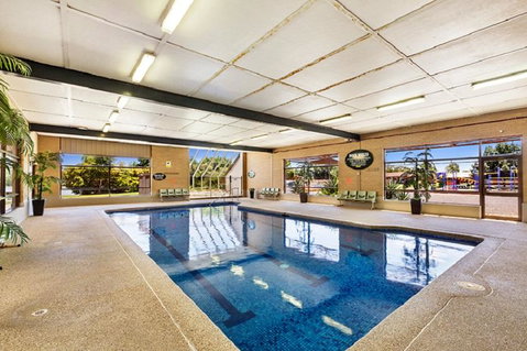 Lakeside Country Club - Foster Accommodation 6