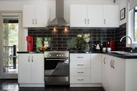 Cottage 4A - Foster Accommodation 3