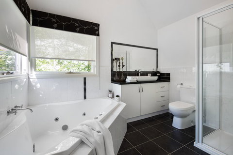 Cottage 4A - Foster Accommodation 8