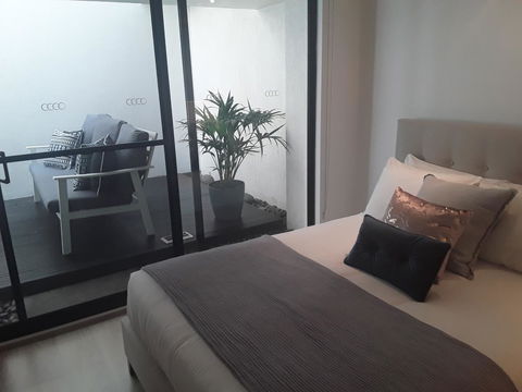 Sunseeker Holiday Apartments - Foster Accommodation 8