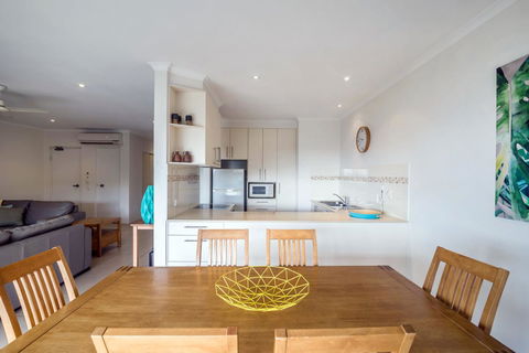 Sunseeker Holiday Apartments - Foster Accommodation 43