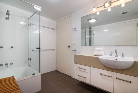 Sunseeker Holiday Apartments - Foster Accommodation 37