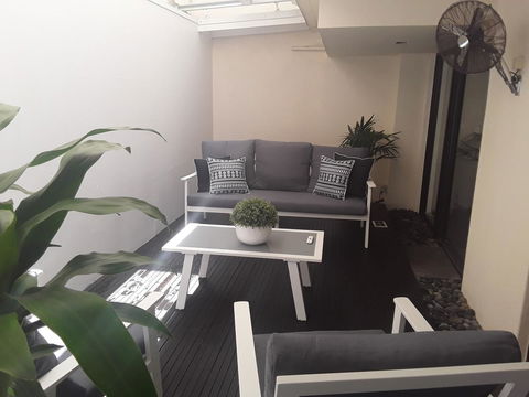 Sunseeker Holiday Apartments - Foster Accommodation 12