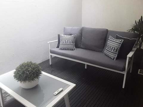 Sunseeker Holiday Apartments - Foster Accommodation 11