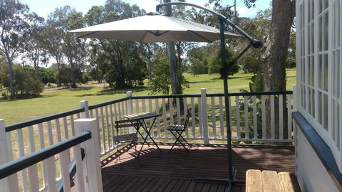 Lake Weyba Noosa Lodge & Kangaroos - Foster Accommodation 2